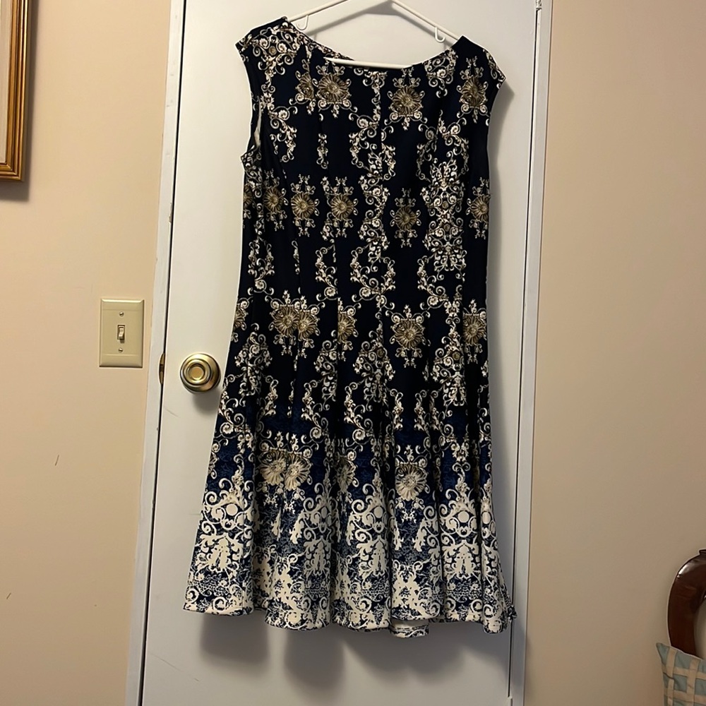 Flattering danny & nicole dress